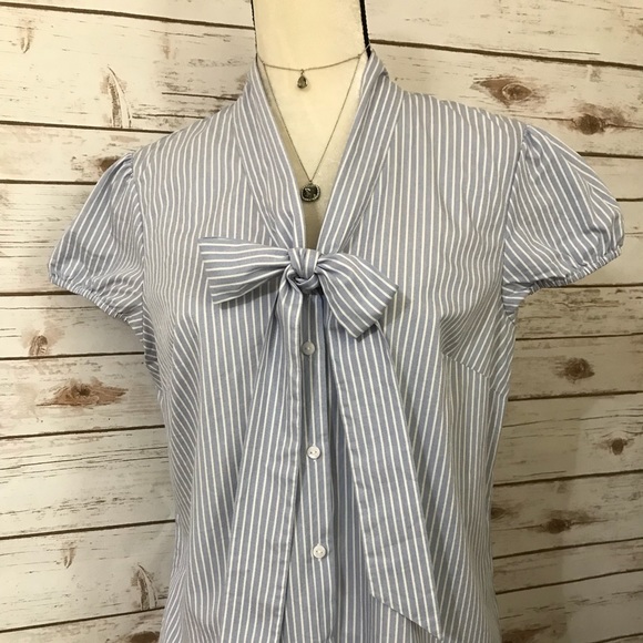 LOFT Tops - Loft🌺🌺. Women’s large beautiful stripped top.
